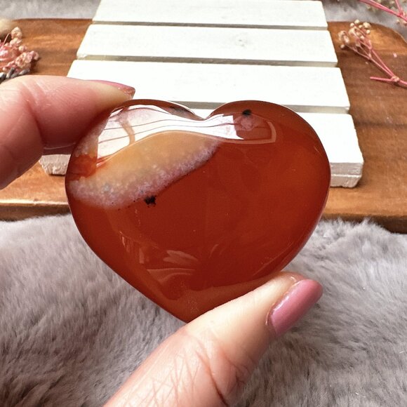 Beautiful Small Carnelian Heart Carving - Picture 1 of 9